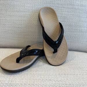 Vionic Black Women’s Casandra Flip Flop Thong Sandals size 6 Orthotic Shoes
